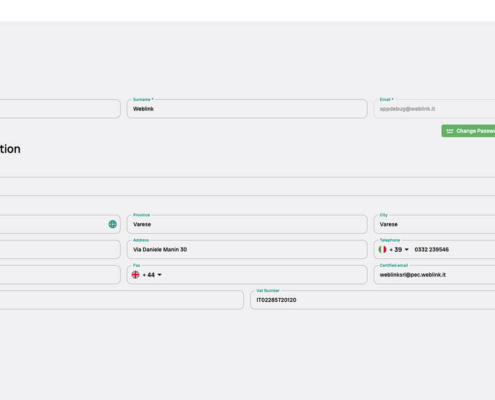 Screenshot Profilo aziendale su sito web con campi di contatto e opzioni di modifica. Nome azienda: Weblink, Varese, Italia.