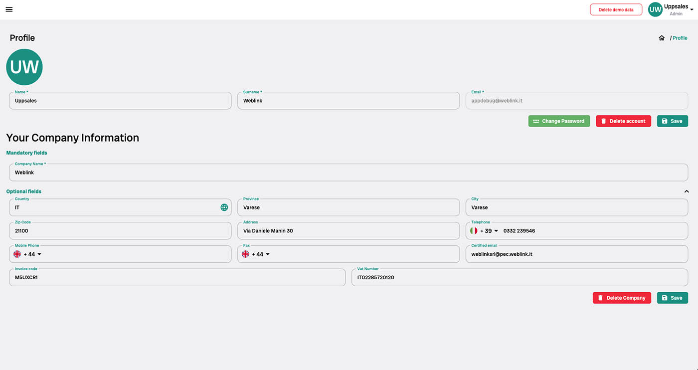 Screenshot Profilo aziendale su sito web con campi di contatto e opzioni di modifica. Nome azienda: Weblink, Varese, Italia.
